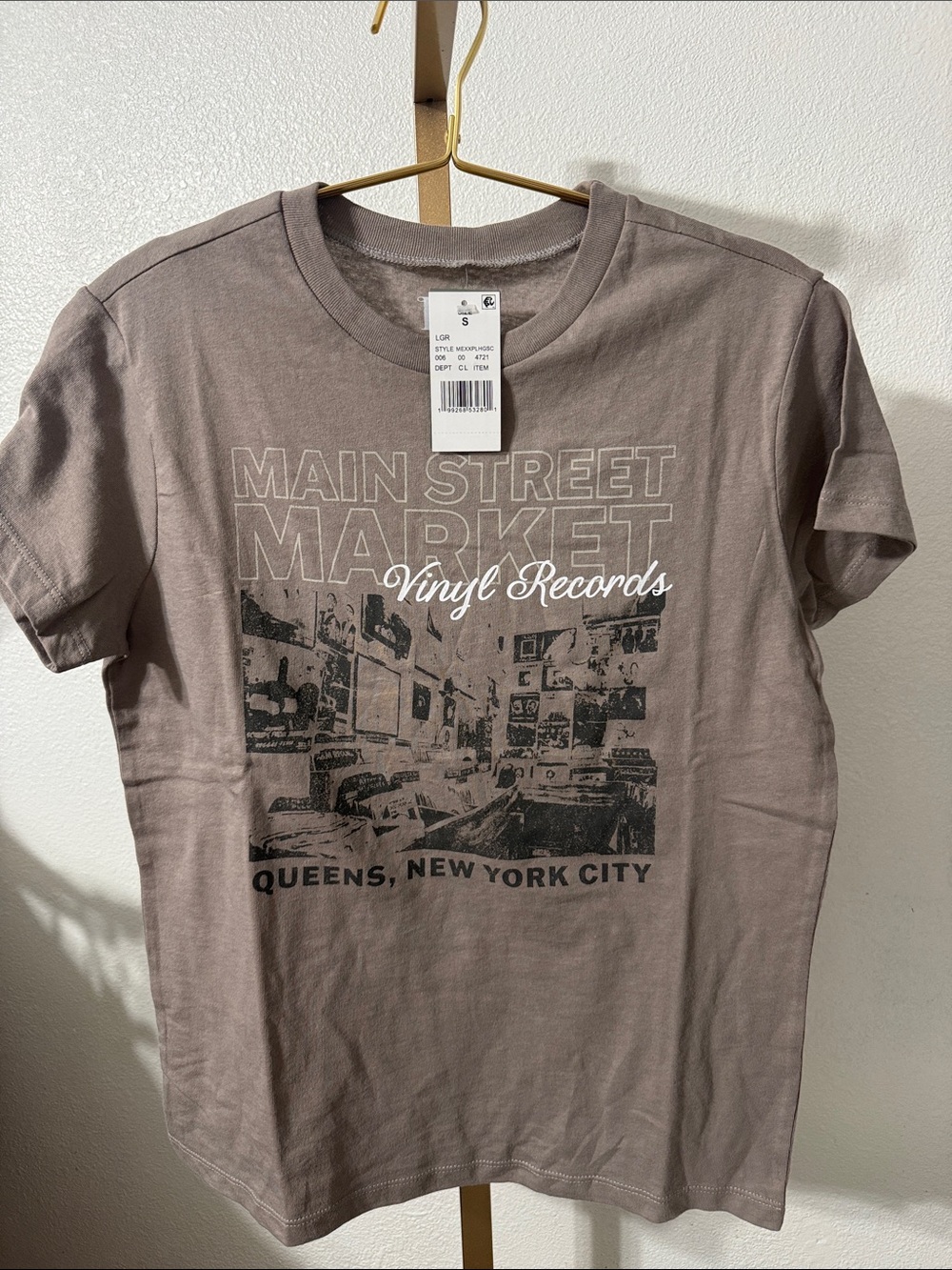 Vinyl Records Main Street Market Graphic Tee - Brown - NWT- Small